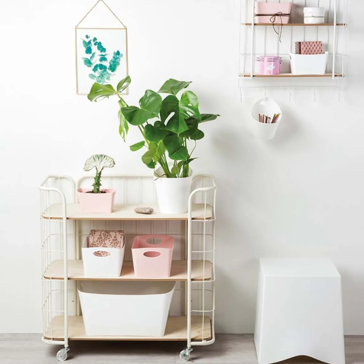 Bac de rangement en plastique blanc