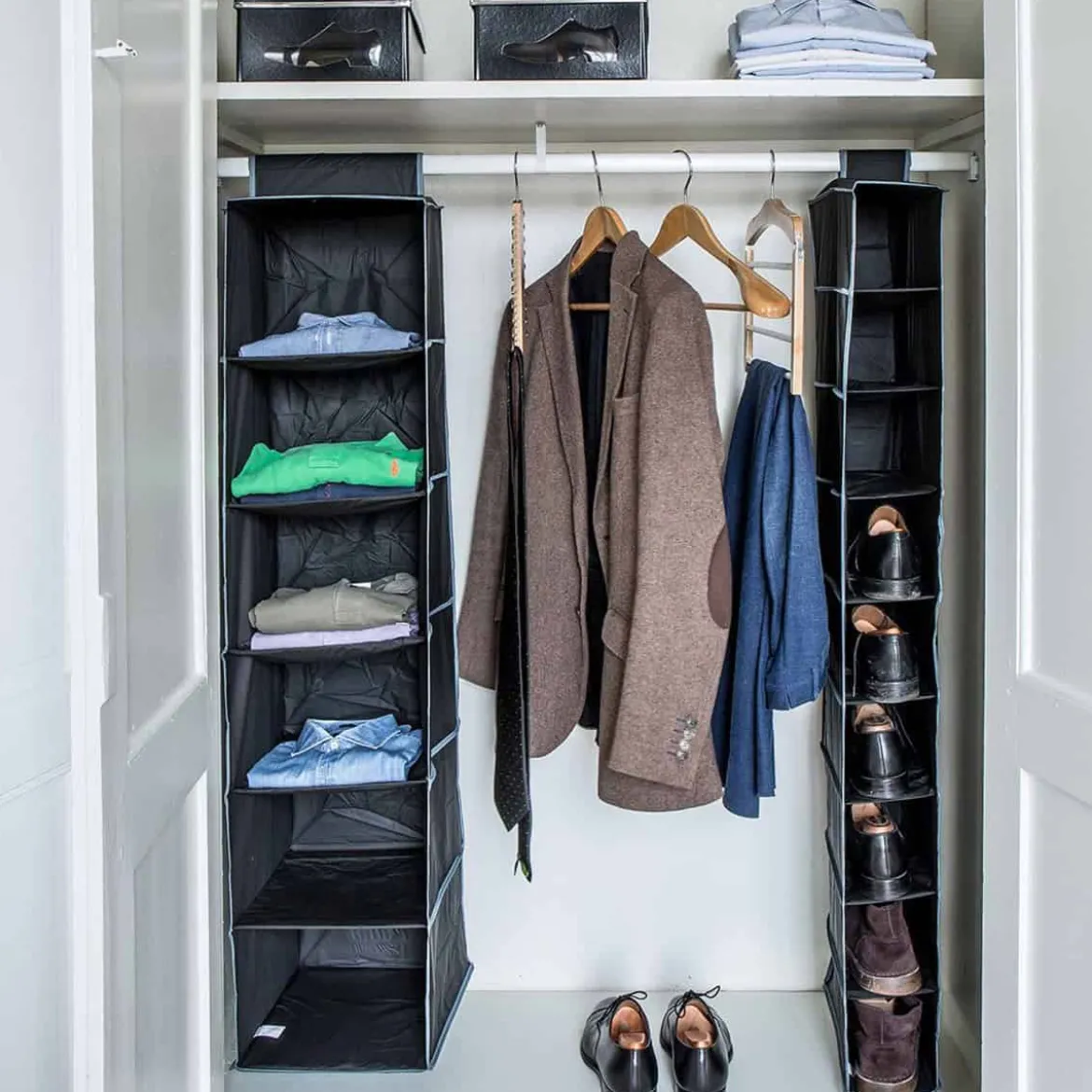 Boîte à chaussures en carton noir avec fenêtre
