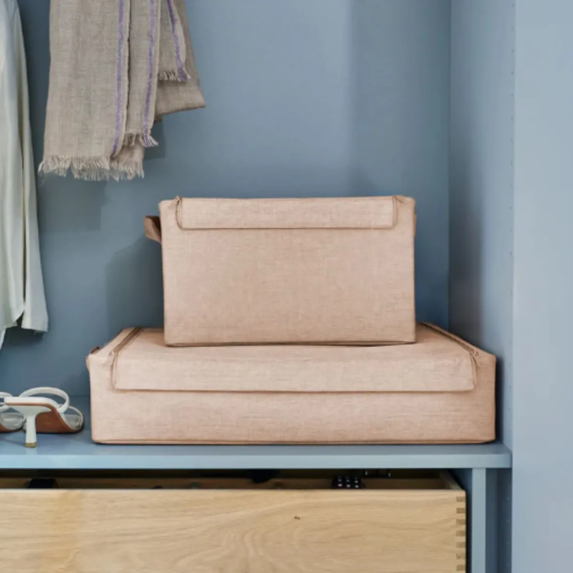 Boîte de rangement en tissu beige avec armature L