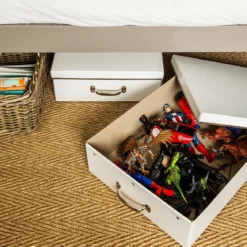 Boîte sous le lit en carton recyclé blanc avec poignée métallique
