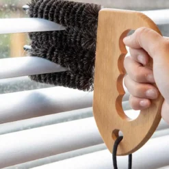Brosse à stores