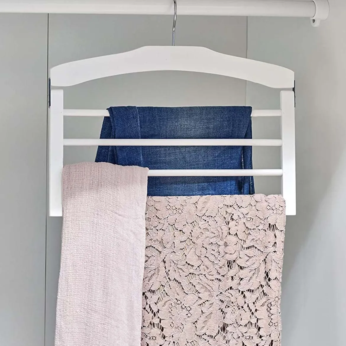 Cintre en bois blanc pour 4 pantalons