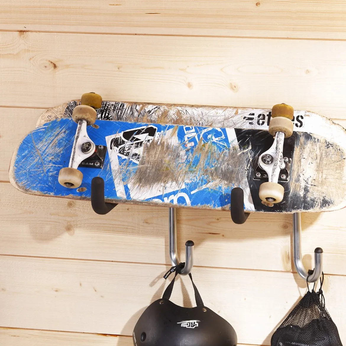Crochet de rangement pour skateboard