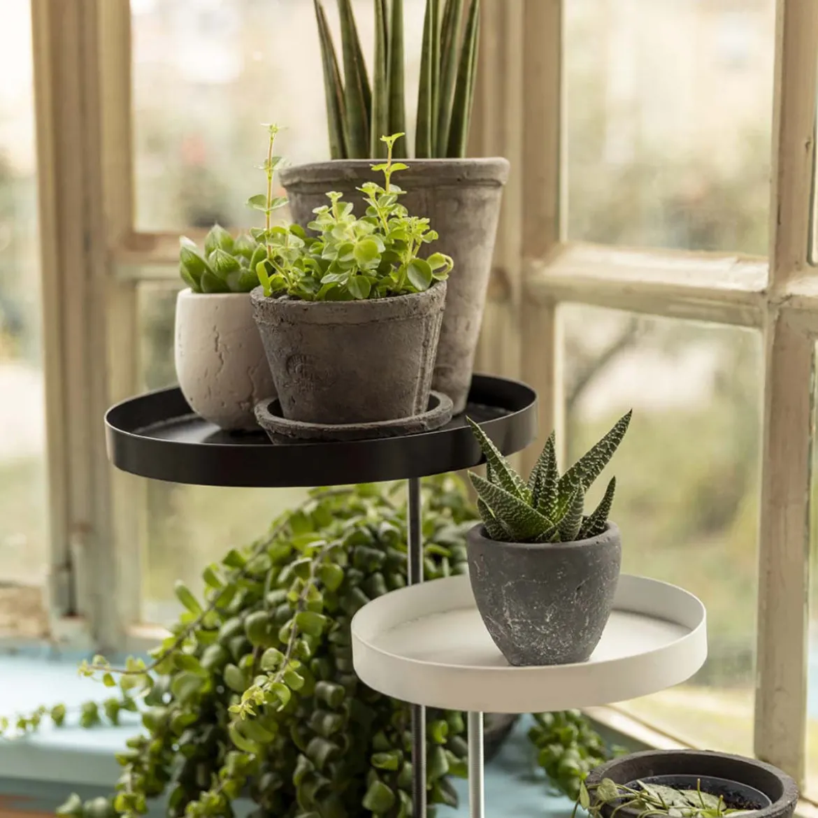 Etagère bord de fenêtre noire