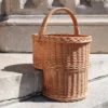 Panier d'escalier en rotin
