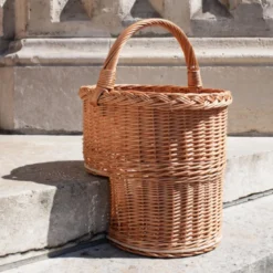 Panier d'escalier en rotin