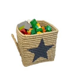 Petit panier cube en raphia avec étoile