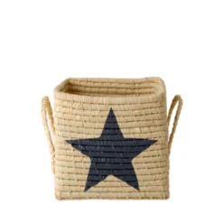 Petit panier cube en raphia avec étoile