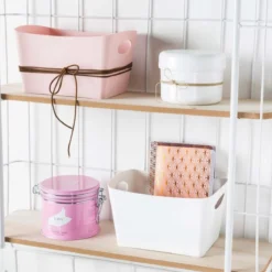Petit rangement en plastique blanc
