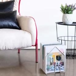 Porte-revues en forme de maison