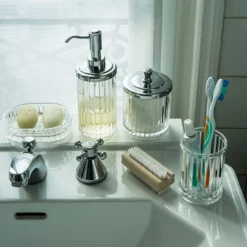 Porte-savon cannelé en plastique transparent