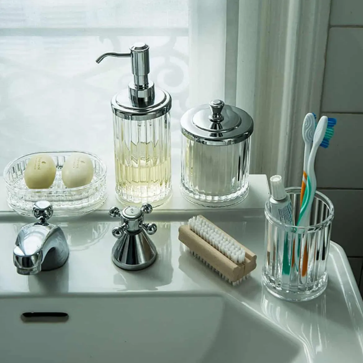Pot à coton cannelé en plastique transparent avec un couvercle en métal