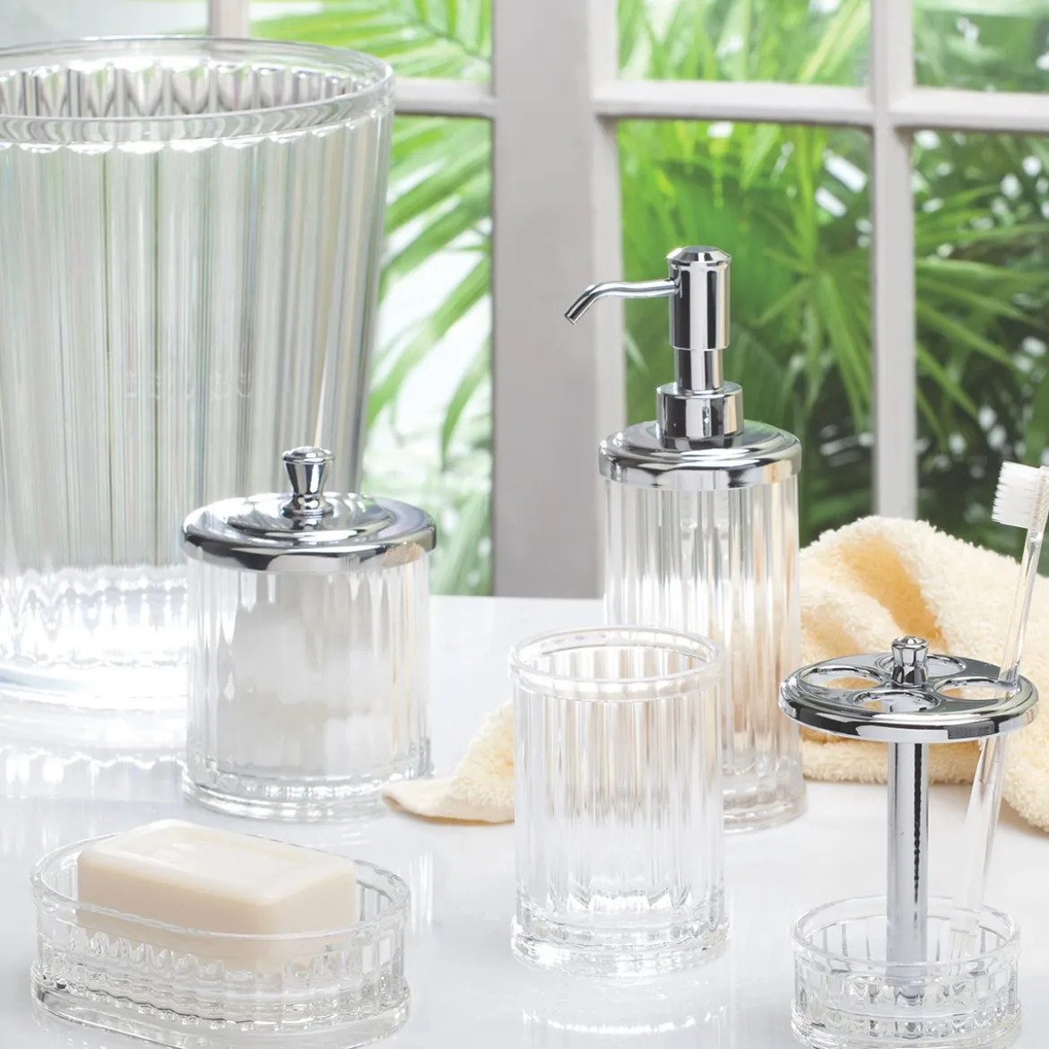 Pot à coton cannelé en plastique transparent avec un couvercle en métal
