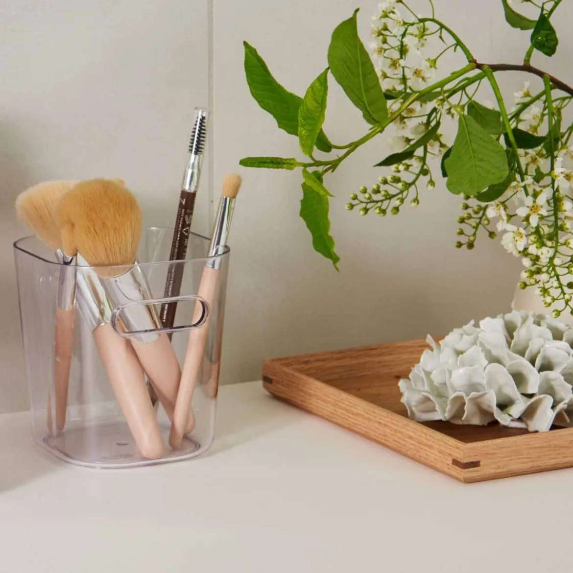 Pot à maquillage transparent