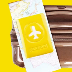 Protège passeport jaune brillant