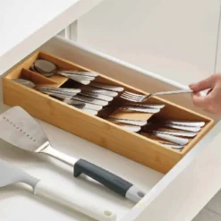 Range-couverts compact en bambou