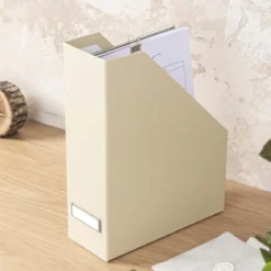 Range documents beige avec étiquette
