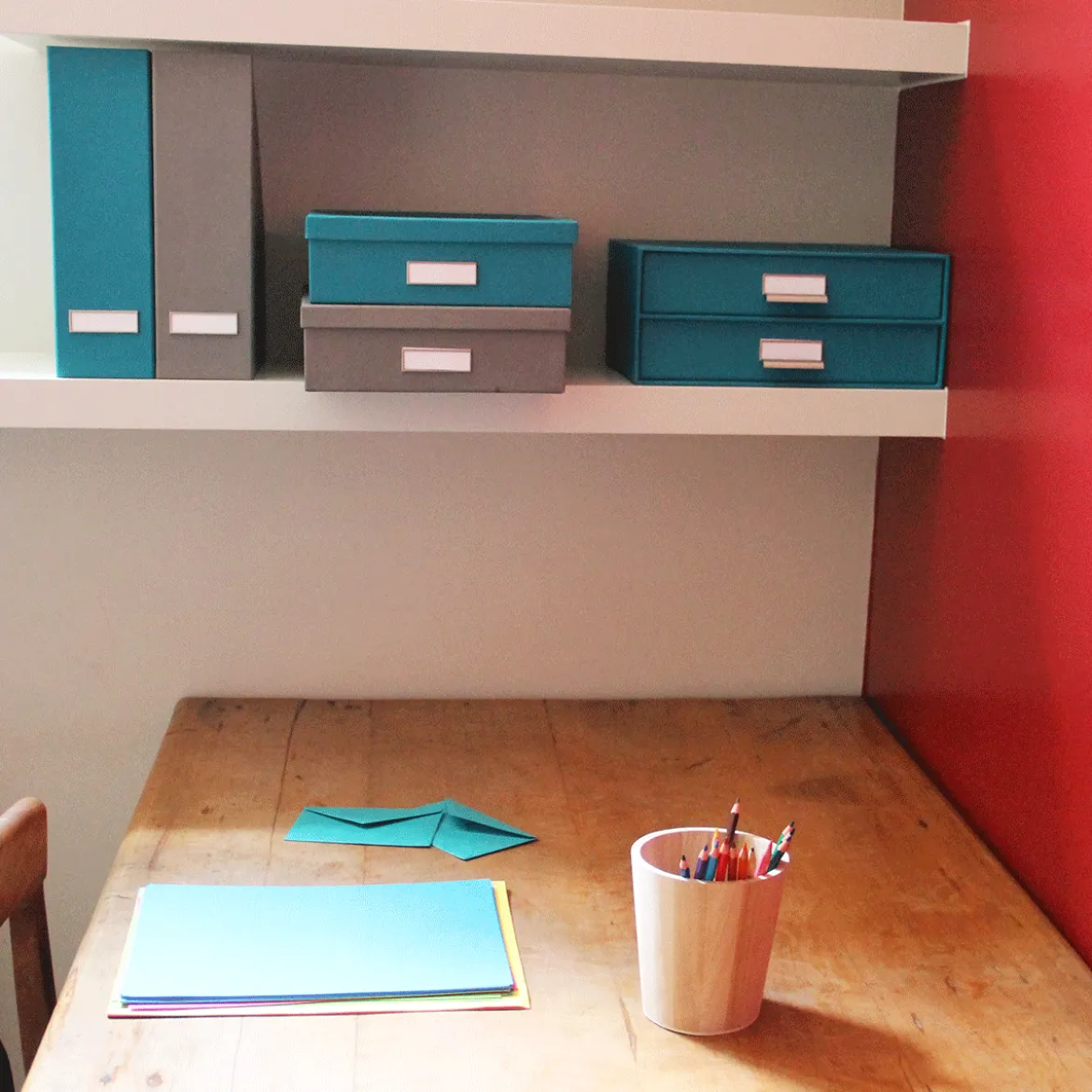 Range-dossiers en carton gris flanelle