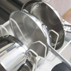 Rangement pour poêles et couvercles de cuisine