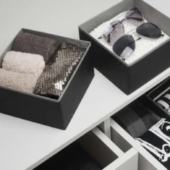 Séparateurs de tiroir en carton gris et noir. Taille M
