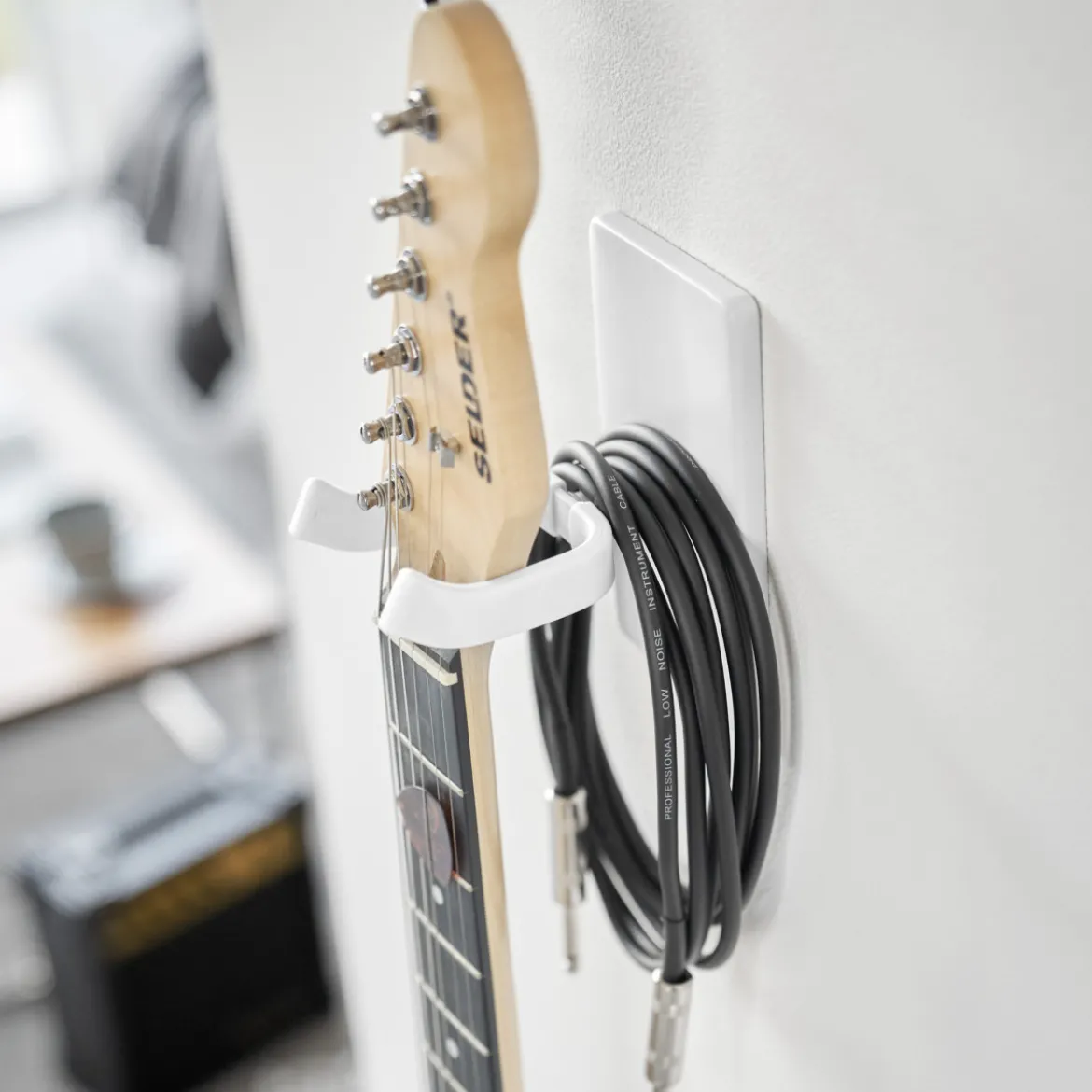 Support mural blanc pour guitare