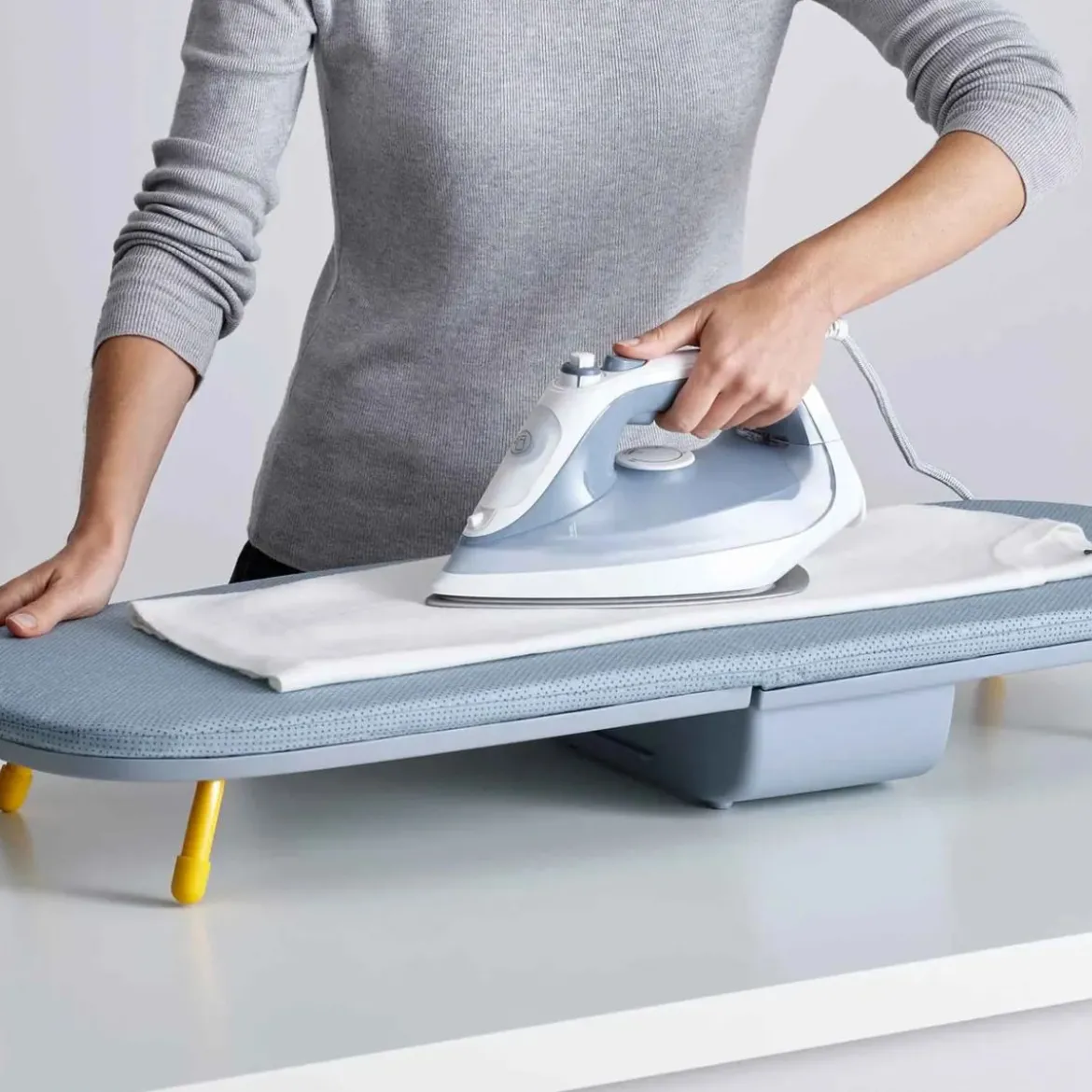 Table à repasser pliable et compacte
