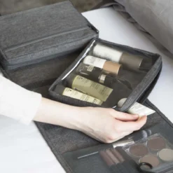 Trousse de toilette homme à suspendre